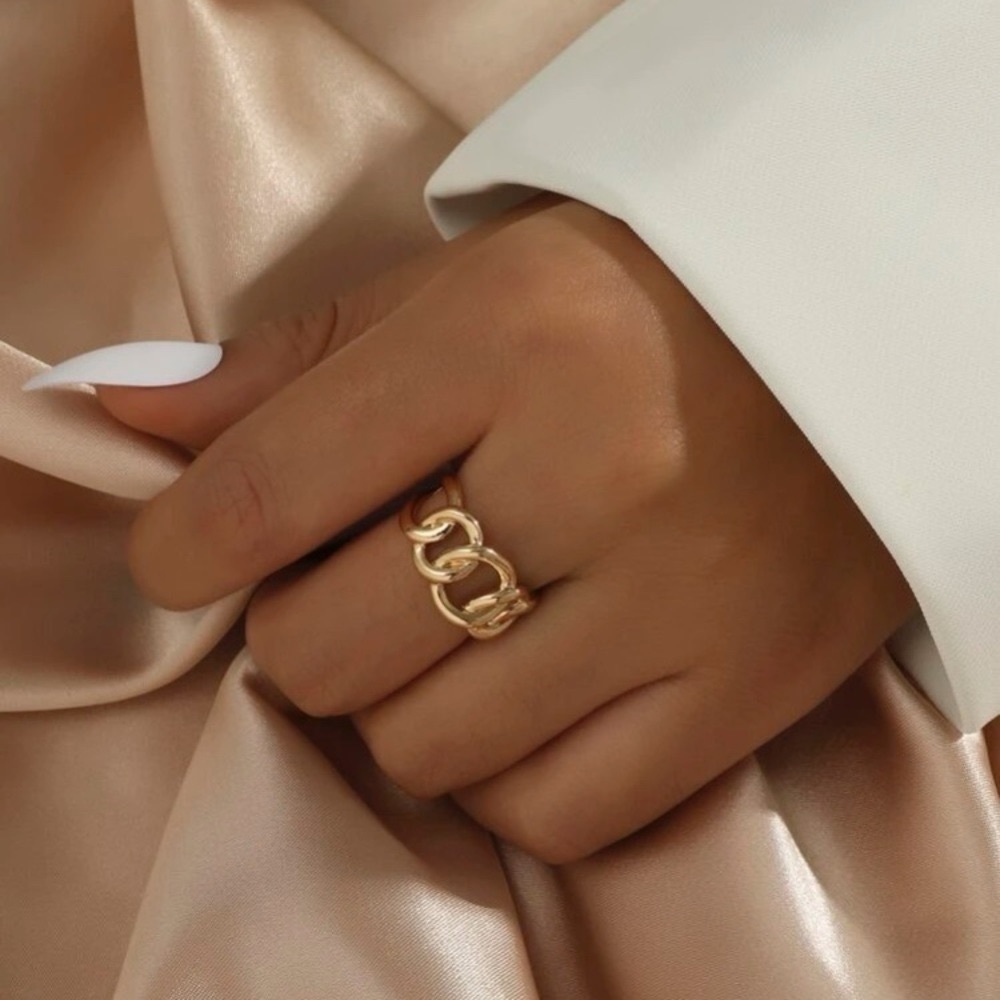 NWT Chain Style Ring